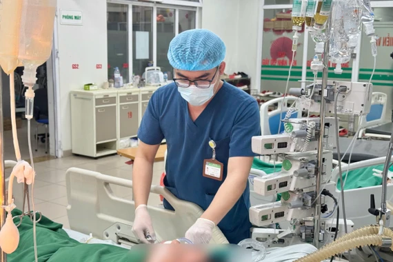 Uống rượu liên tục người đàn ông nguy kịch vì vỡ giãn tĩnh mạch thực quản