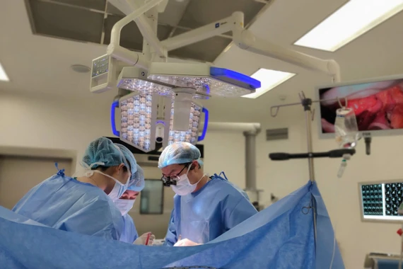 Lấy u gan phức tạp ở vị trí hiểm hóc cho người đàn ông 63 tuổi