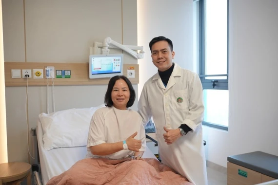 Lấy khối u mỡ khổng lồ từ thành ngực lan ra sau lưng tồn tại 25 năm