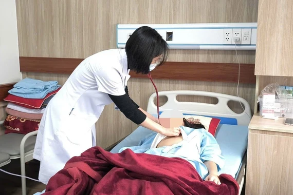 Siêu vi khuẩn tấn công não, tim thiếu nữ 16 tuổi chỉ do viêm họng