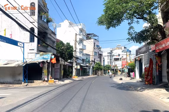 Nắng nóng gay gắt đầu kỳ nghỉ lễ 30/4 tại TP HCM