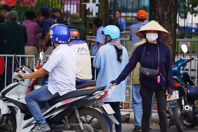Vé chợ đen trận Việt Nam - Malaysia vẫn bị thổi giá cao ngất - 8