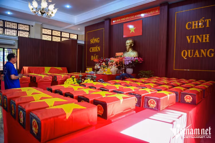 w-tim-hai-cot-liet-sy-le-thi-rieng-nguyen-hue-51-2552-6532.jpg