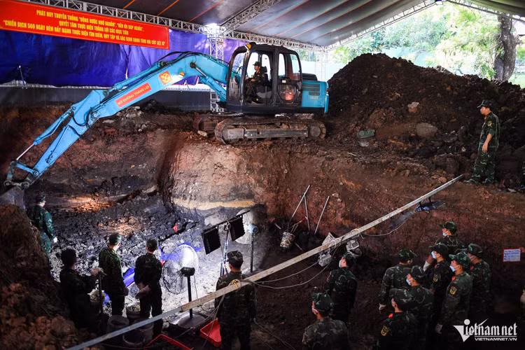 w-tim-hai-cot-liet-sy-le-thi-rieng-nguyen-hue-43-2547-2058.jpg