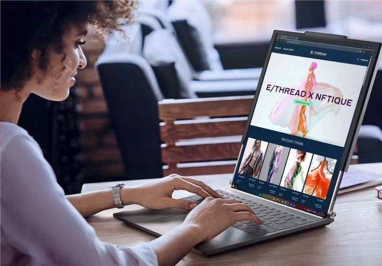 Lenovo cho biết họ đã thử nghiệm chức năng này với 30 nghìn lần thao tác mà không xảy ra vấn đề gì. Mặc dù vậy, đây có vẻ là thứ khó trong thế giới laptop đại.
