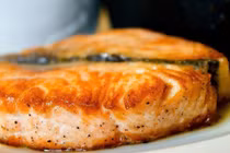 5 loại cá giàu omega-3 giúp hỗ trợ kiểm soát đường huyết, bảo vệ tim mạch