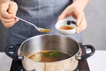 Thời điểm nêm gia vị - 'chìa khóa' tạo món ăn hoàn hảo