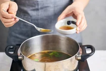 Thời điểm nêm gia vị - 'chìa khóa' tạo món ăn hoàn hảo