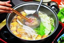 Đổi bữa với món lẩu bò nhúng giấm thơm ngon, ai ăn cũng mê