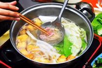 Đổi bữa với món lẩu bò nhúng giấm thơm ngon, ai ăn cũng mê