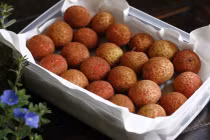 Sắp hết mùa, chị em rỉ tai nhau mẹo bảo quản vải lâu