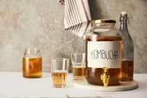 Tốt cho gan, đẹp da nhưng Kombucha có thể gây hại với 5 nhóm người này