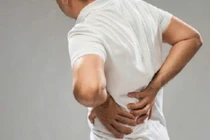 Đau lưng sau khi “ân ái” có thể do cột sống lên tiếng
