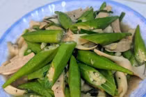 Đổi món cho bữa cơm nhà với đậu bắp xào nấm siêu ngon