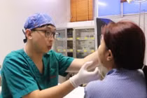 Tiêm thon gọn hàm, người phụ nữ bị áp xe mủ hai bên má