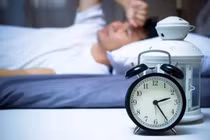 6 sai lầm phổ biến khiến tóc bạc sớm