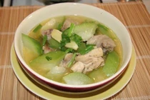 Giải nhiệt ngày hanh hao bằng bát canh bí đao đùi gà