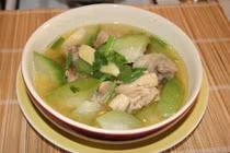 Giải nhiệt ngày hanh hao bằng bát canh bí đao đùi gà