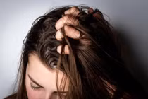 Muốn tóc không xơ rối buổi sáng, đừng bỏ qua 6 việc trước khi ngủ