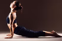 5 bài tập tại nhà giúp kéo giãn cột sống, cải thiện chiều cao, vóc dáng