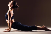 5 bài tập tại nhà giúp kéo giãn cột sống, cải thiện chiều cao, vóc dáng