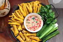 Làm chân gà thảo quả giòn rụm thơm lừng, nhâm nhi cực đã