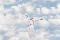 Tạm rời gam màu rực rỡ, Pantone đưa sắc trắng ngà làm màu của năm 2026