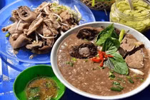 Cháo lòng thơm ngon nhưng nhóm người này nên hạn chế ăn