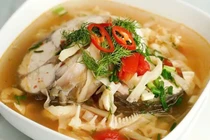 Ai nên hạn chế ăn cá mè?