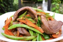 Tim lợn bổ dưỡng nhưng không phải ai cũng nên ăn nhiều