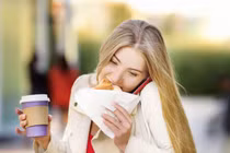 Ăn nhanh mỗi ngày, dạ dày “kêu cứu” 