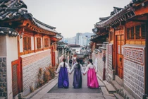 Việt Nam tiếp tục nằm trong nhóm thị trường được Hàn Quốc ưu tiên. Năm 2025, khoảng 550.000 lượt khách Việt đã đến Hàn Quốc, tăng 9% so với năm trước. Mục tiêu trong năm 2026 là nâng con số này lên khoảng 600.000 lượt, vượt thời điểm trước dịch. Ảnh KKday