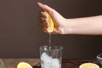 Bác sĩ nói gì về việc uống nước chanh để ngừa sỏi thận?