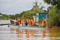 Thủ tướng yêu cầu khẩn trương hỗ trợ Nhân dân khắc phục hậu quả bão số 10