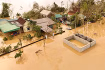 Mưa lũ sau bão số 10 Bualoi, nhiều nơi ở Nghệ An ngập ngang mái nhà