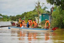 Thủ tướng yêu cầu khẩn trương hỗ trợ Nhân dân khắc phục hậu quả bão số 10