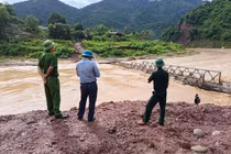 Nghệ An khẩn trương ứng phó mưa lũ sau khi nhiều khu vực bị chia cắt