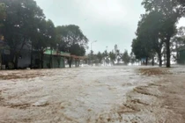 Cập nhật hình ảnh bão số 5 Kajiki quét trên đất liền Nghệ An