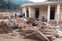Nhiều trường học tan hoang sau lũ, Nghệ An nỗ lực dọn dẹp kịp đón năm học mới