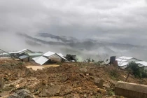 Sạt lở kinh hoàng ở Đà Nẵng, 6 nhà dân bị vùi lấp