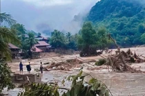 Mưa lớn nhiều ngày khiến tình trạng ngập lụt xảy ra trên diện rộng ở các xã miền núi Nghệ An. Một số bản làng bị ngập sâu như: Mường Xén (xã Mường Xén); xã Mỹ Lý; bản Làng Nhung, bản Khe Bố (xã Tam Quang); Thạch Giám (xã Tương Dương)…