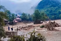 Mưa lớn nhiều ngày khiến tình trạng ngập lụt xảy ra trên diện rộng ở các xã miền núi Nghệ An. Một số bản làng bị ngập sâu như: Mường Xén (xã Mường Xén); xã Mỹ Lý; bản Làng Nhung, bản Khe Bố (xã Tam Quang); Thạch Giám (xã Tương Dương)…