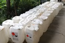 Khởi tố chủ cơ sở giấm gạo nếp dùng axit công nghiệp đánh lừa người tiêu dùng