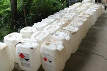 Khởi tố chủ cơ sở giấm gạo nếp dùng axit công nghiệp đánh lừa người tiêu dùng