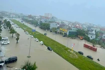 Bão số 10 Bualoi diễn biến phức tạp, 5 người thương vong