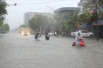 Bão số 10 Bualoi suy yếu, nhưng tác động hoàn lưu bão còn rất mạnh