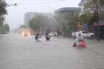 Bão số 10 Bualoi suy yếu, nhưng tác động hoàn lưu bão còn rất mạnh