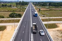 Không lưu thông trên cao tốc trong thời gian bão Bualoi đổ bộ đất liền