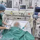 Viên sỏi 3mm gây sốc nhiễm khuẩn, bệnh nhân phải lọc máu khẩn