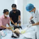 Áo chống nắng cuốn vào bánh xe, bé 4 tuổi bị đứt rời cánh tay